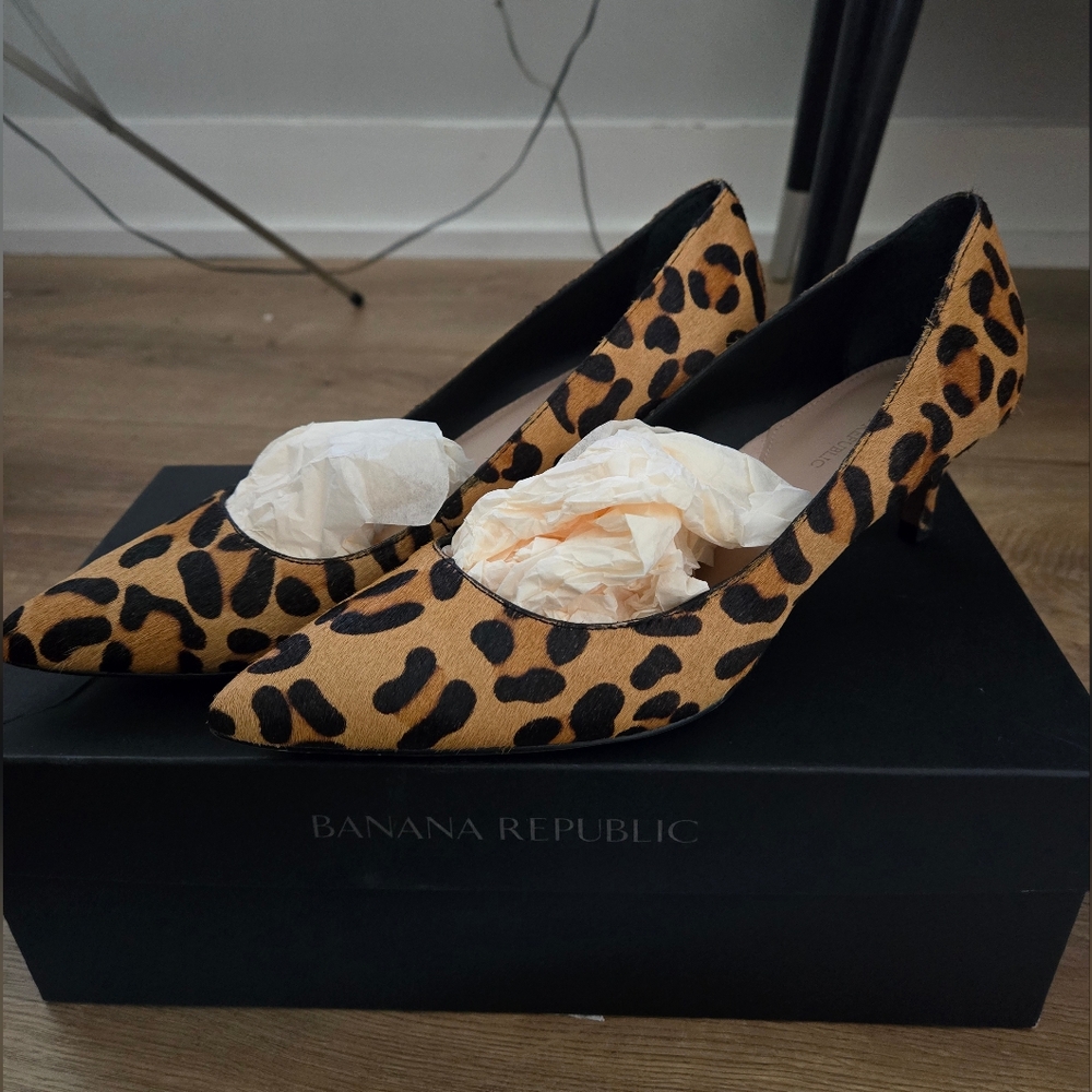 Banana republic leopard print kitten heels  size 7.5